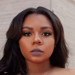 Meet your Posher, Dee